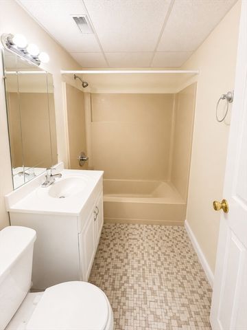 685 Main St 33, Weymouth, MA 02190
