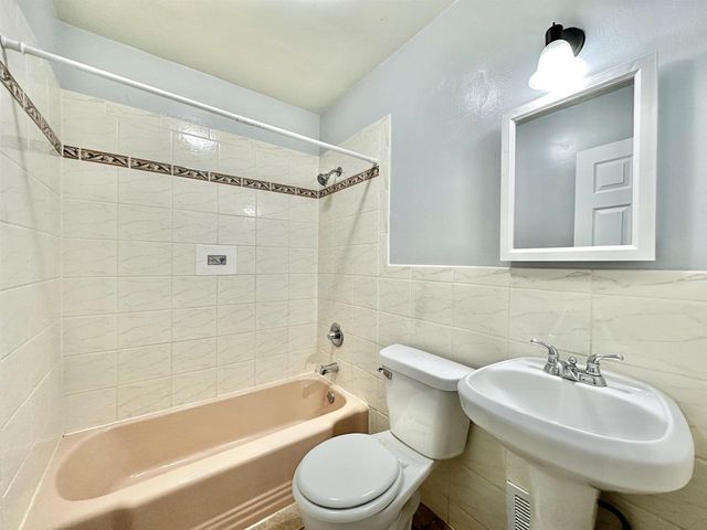 1321 W Court Street, Janesville, WI 53548