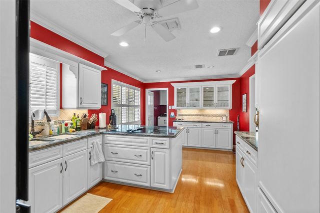 5510 Pine Arbor Drive, Houston, TX 77066