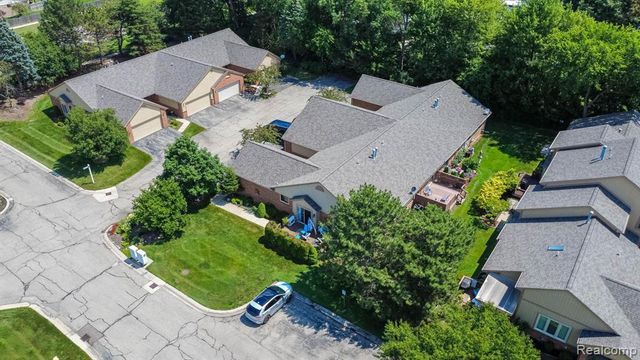 46910 Country Lane 12, Macomb, MI 48044