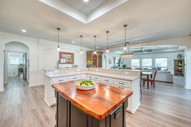 120 Sleepy Oaks DR, Kingsland, TX 78639