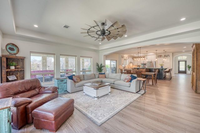 120 Sleepy Oaks DR, Kingsland, TX 78639