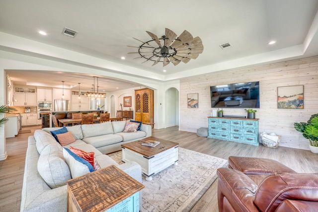 120 Sleepy Oaks DR, Kingsland, TX 78639