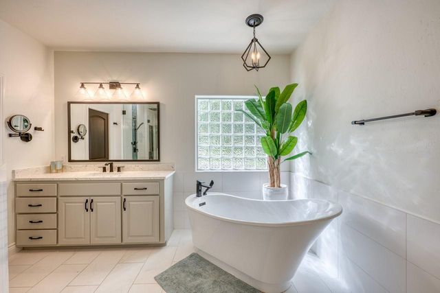 120 Sleepy Oaks DR, Kingsland, TX 78639