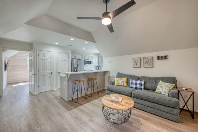 120 Sleepy Oaks DR, Kingsland, TX 78639