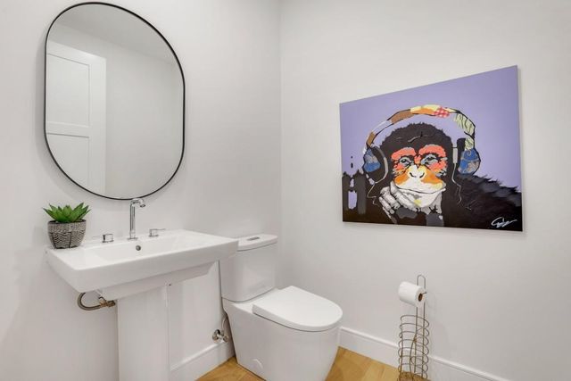 2425 Peachtree NE Road 803, Atlanta, GA 30305