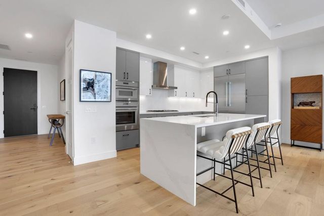 2425 Peachtree NE Road 803, Atlanta, GA 30305