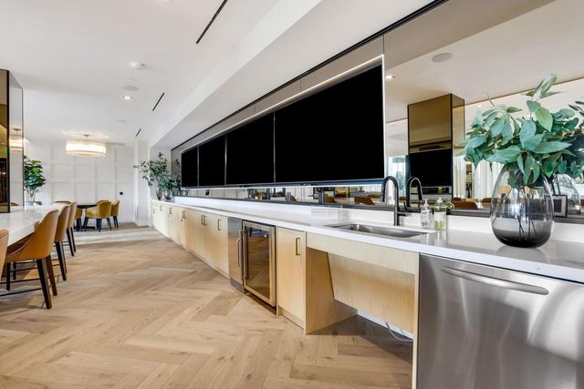 2425 Peachtree NE Road 803, Atlanta, GA 30305