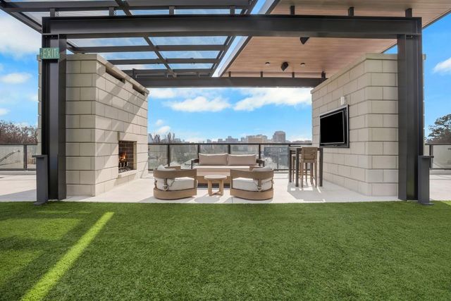 2425 Peachtree NE Road 803, Atlanta, GA 30305