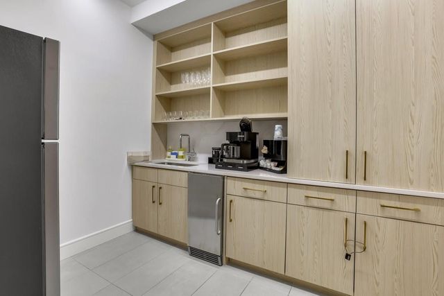 2425 Peachtree NE Road 803, Atlanta, GA 30305