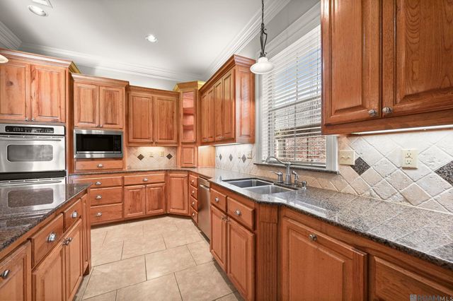 15131 Championship Dr, Baton Rouge, LA 70810