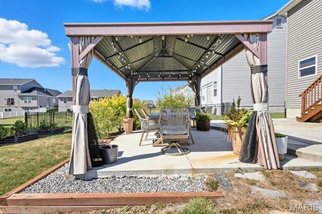 513 Palisades Drive, St Charles, MO 63301