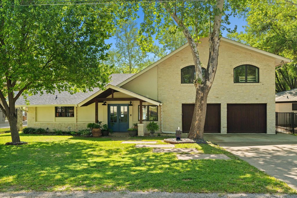 1001 Lakeshore DR, Marble Falls, TX 78654