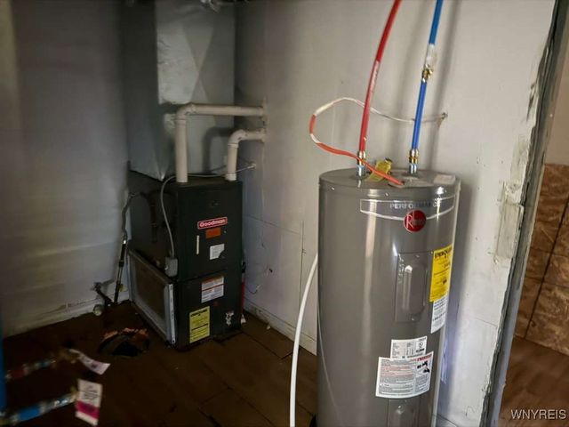 31 Earl Place, Buffalo, NY 14211