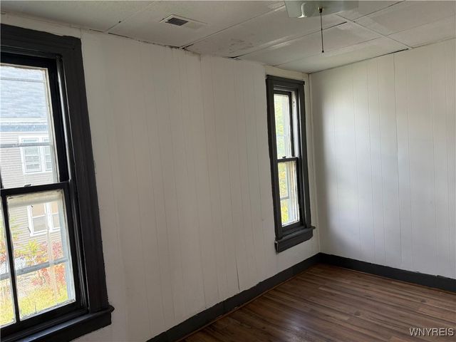 31 Earl Place, Buffalo, NY 14211