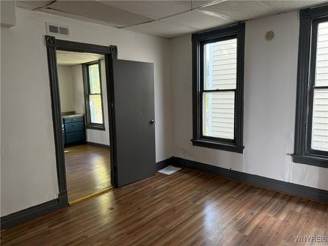 31 Earl Place, Buffalo, NY 14211