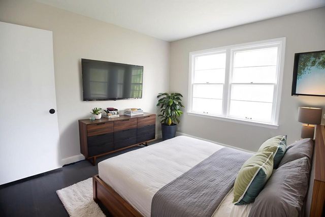 5620 W Thurston AVENUE, Milwaukee, WI 53218