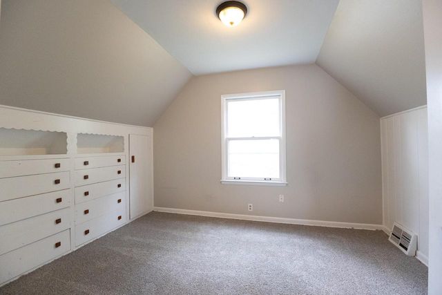 5620 W Thurston AVENUE, Milwaukee, WI 53218