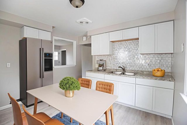 5620 W Thurston AVENUE, Milwaukee, WI 53218