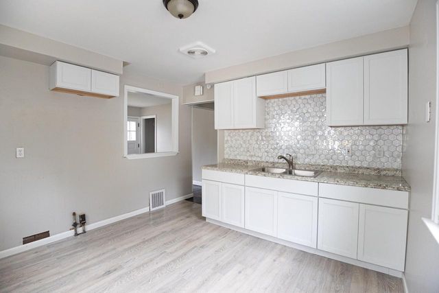 5620 W Thurston AVENUE, Milwaukee, WI 53218