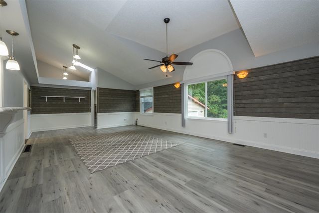64852 32nd Street, Lawton, MI 49065