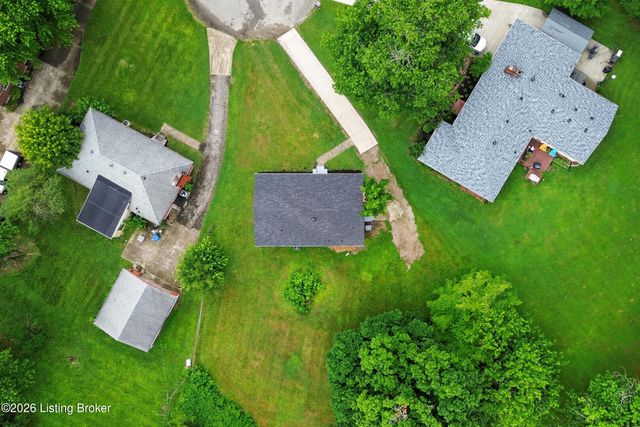 9801 Fireside Dr, Louisville, KY 40272