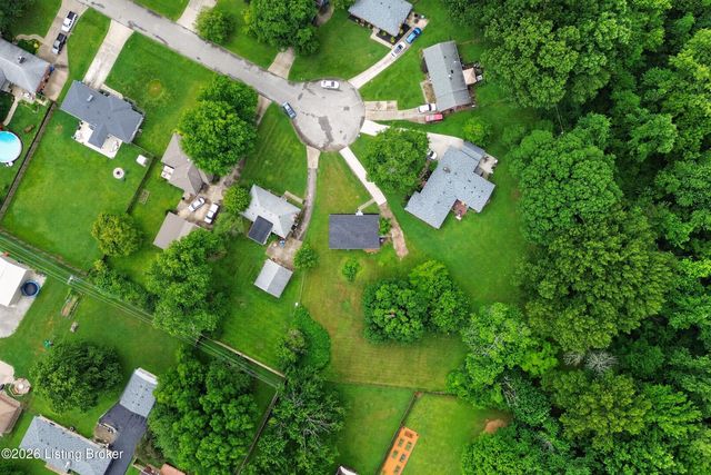 9801 Fireside Dr, Louisville, KY 40272