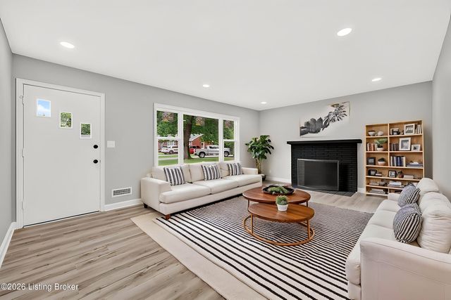 9801 Fireside Dr, Louisville, KY 40272