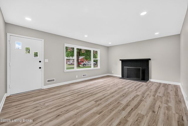 9801 Fireside Dr, Louisville, KY 40272