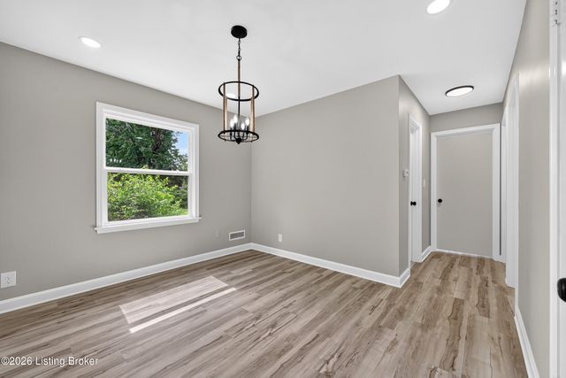 9801 Fireside Dr, Louisville, KY 40272