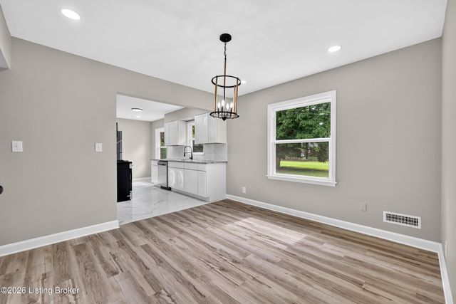 9801 Fireside Dr, Louisville, KY 40272