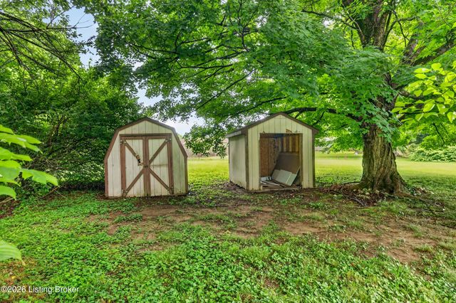 9801 Fireside Dr, Louisville, KY 40272