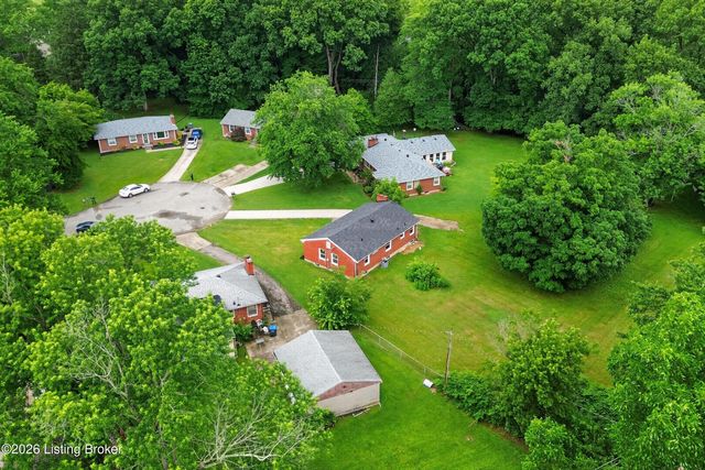 9801 Fireside Dr, Louisville, KY 40272