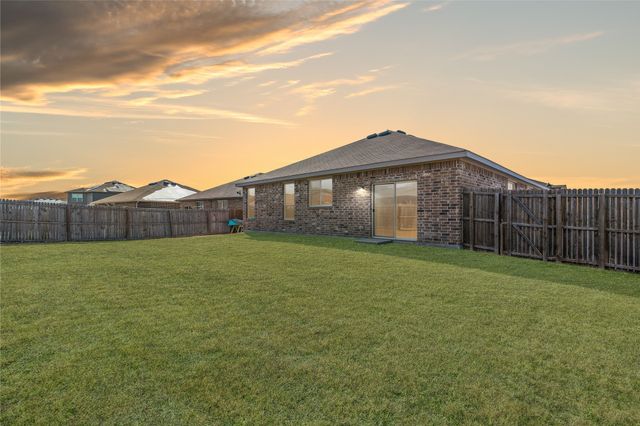 1061 Stanridge Lane, Van Alstyne, TX 75495