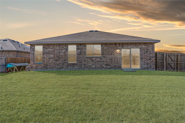 1061 Stanridge Lane, Van Alstyne, TX 75495