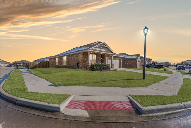 1061 Stanridge Lane, Van Alstyne, TX 75495