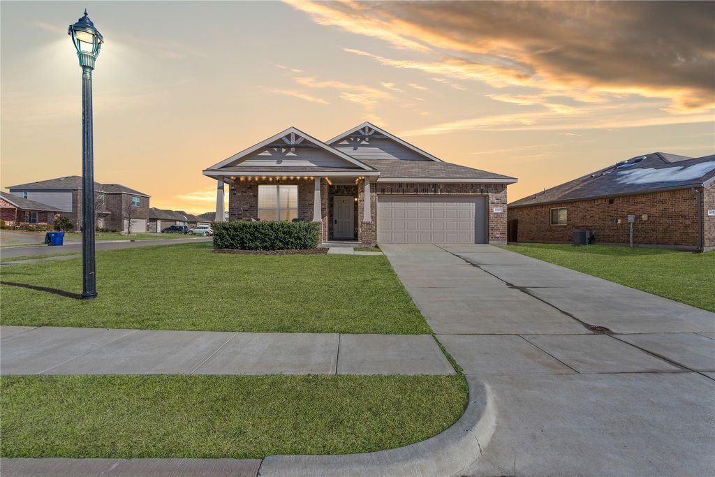 1061 Stanridge Lane, Van Alstyne, TX 75495