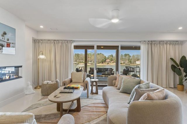 2746 Emerald Drive, Jonesboro, GA 30236