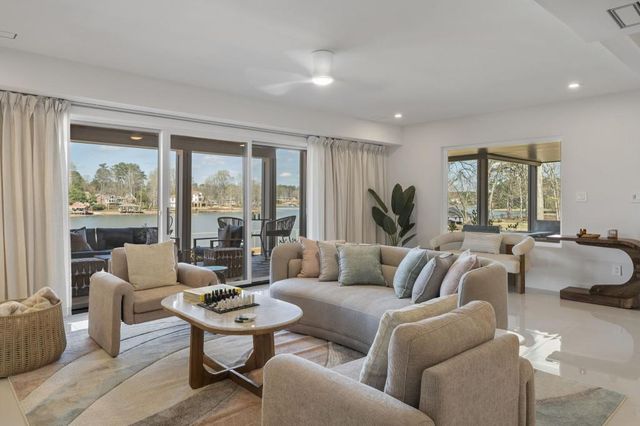 2746 Emerald Drive, Jonesboro, GA 30236