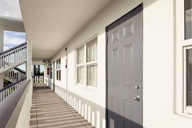 382 Wellington K 382, West Palm Beach, FL 33417