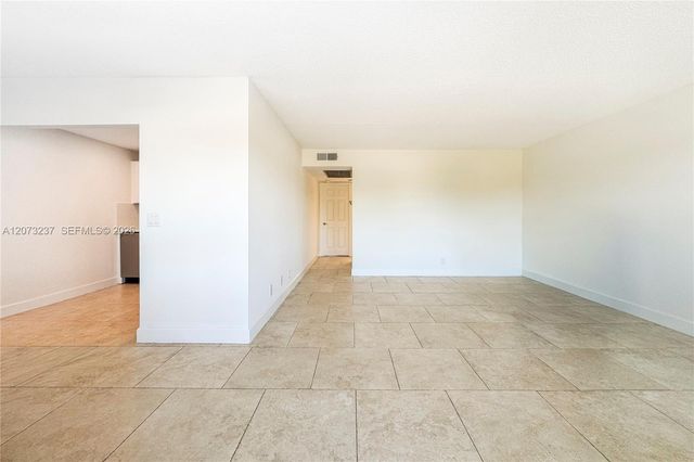 382 Wellington K 382, West Palm Beach, FL 33417