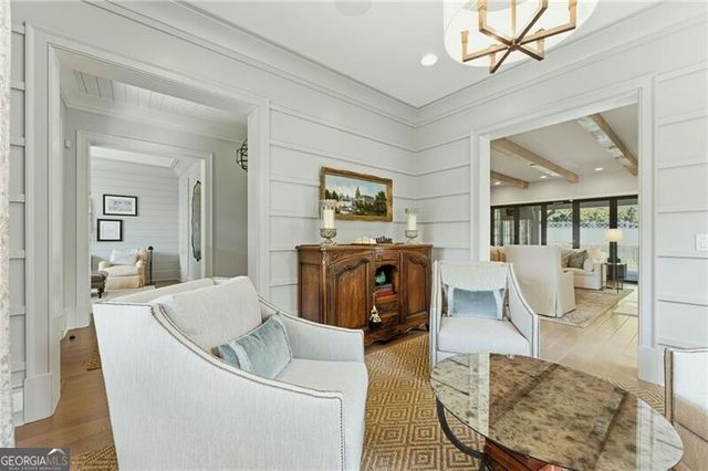4384 Powers Ferry Road NW, Atlanta, GA 30327