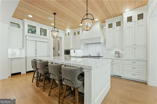 4384 Powers Ferry Road NW, Atlanta, GA 30327