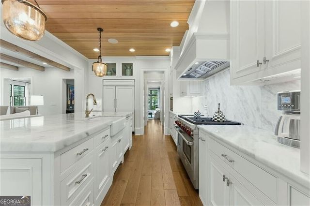4384 Powers Ferry Road NW, Atlanta, GA 30327