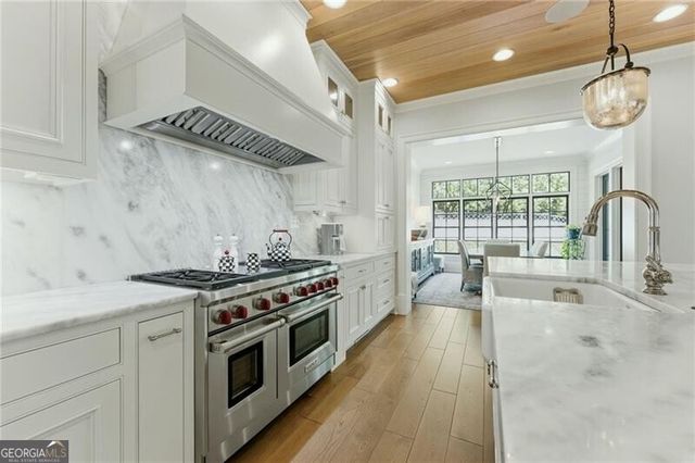 4384 Powers Ferry Road NW, Atlanta, GA 30327