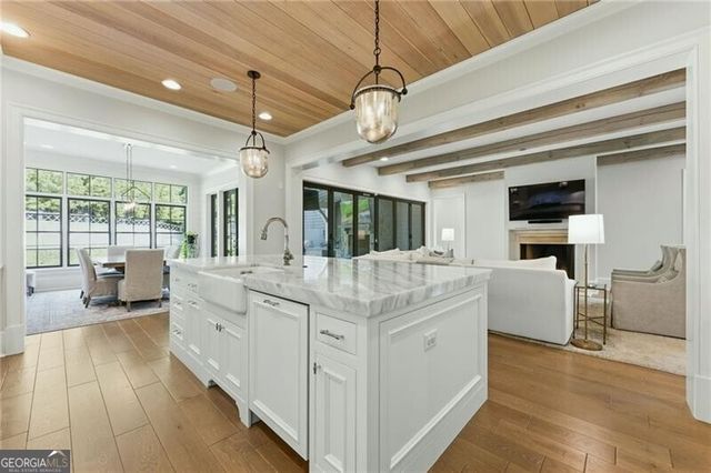 4384 Powers Ferry Road NW, Atlanta, GA 30327