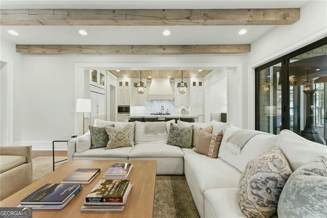 4384 Powers Ferry Road NW, Atlanta, GA 30327