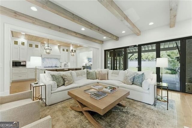 4384 Powers Ferry Road NW, Atlanta, GA 30327