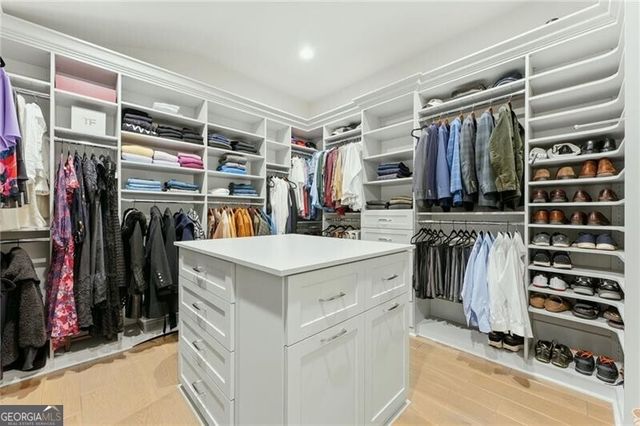 4384 Powers Ferry Road NW, Atlanta, GA 30327