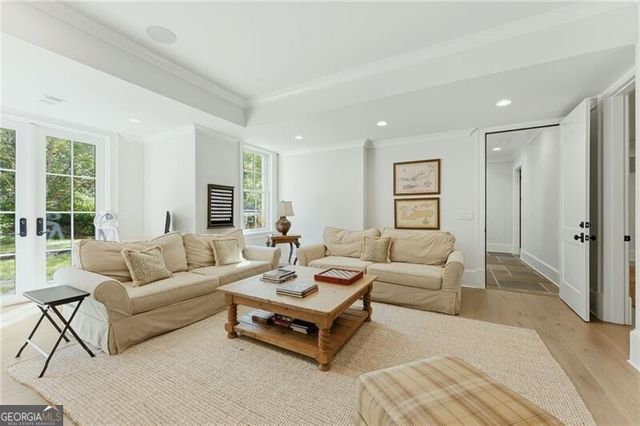 4384 Powers Ferry Road NW, Atlanta, GA 30327